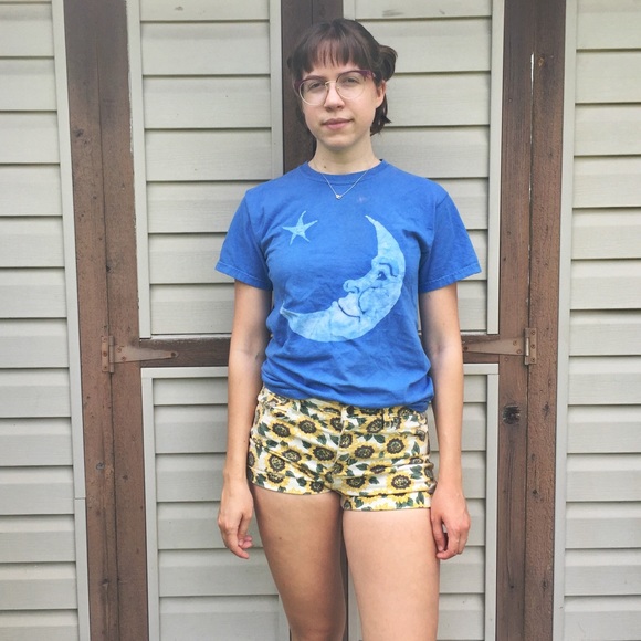 SOLD. Goodnight Moon t-shirt! π - Picture 3 of 3